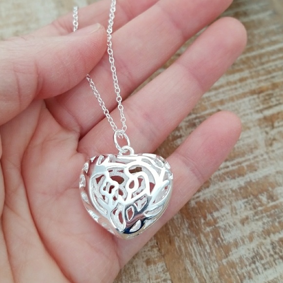 🎀💥AMAZING🌻💝 Silver Heart Set Earrings Necklace - Picture 3 of 3